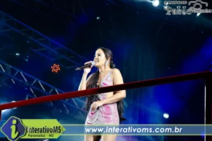 A dupla Maiara e Maraisa animou os foliões de Paranaíba com seus sucessos e interagiu com o público no centro de eventos