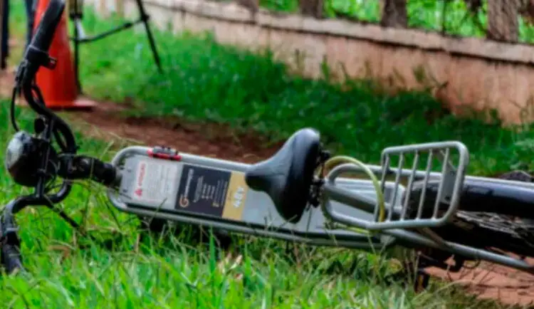 Mulher perdeu a vida em acidente fatal com bicicleta elétrica, ao cair de sua bicicleta elétrica, após a roda dianteira travar.