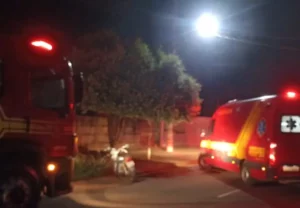 Um incidente terrível atingiu uma casa na Portelinha, Jardim Primavera, onde moradores viram sua residência ser incendiada.