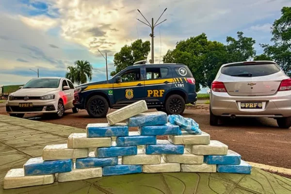 A Polícia Rodoviária Federal apreendeu 23 quilos de cocaína na tarde do último sábado, 13 de abril, na BR-158, em Paranaíba.