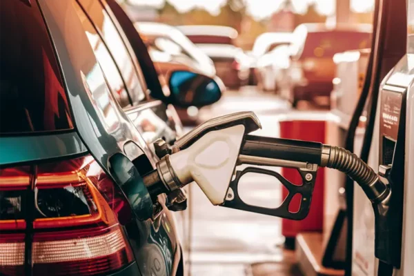 A Petrobras anunciou na segunda-feira, 08 de junho, que aumentará em R$ 0,20 o preço do litro da gasolina.