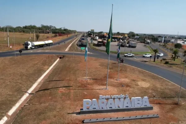 Way é criticada pela população após pedido de retirada de letreiros em Paranaíba