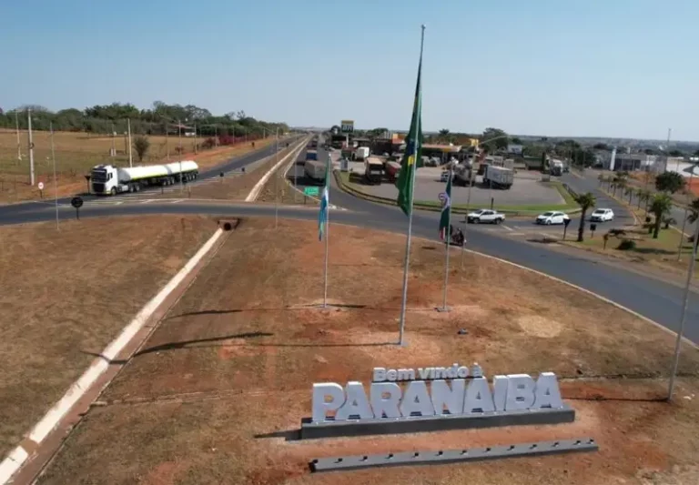 Way é criticada pela população após pedido de retirada de letreiros em Paranaíba