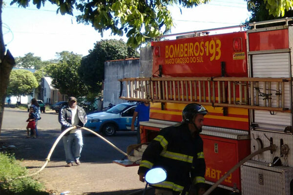 Bombeiros combatem dois incêndios simultâneos em Paranaíba