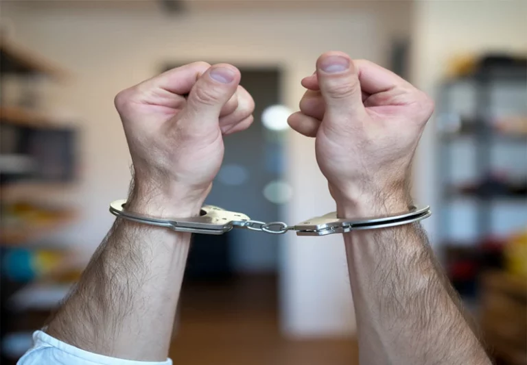 Homem é preso ao invadir casa da ex-mulher em Paranaíba