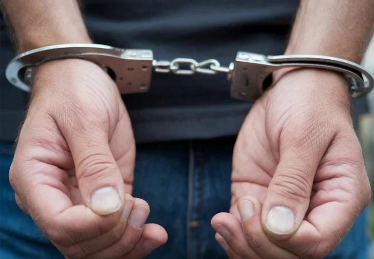 Homem é preso em flagrante ao abusar de criança em aniversário