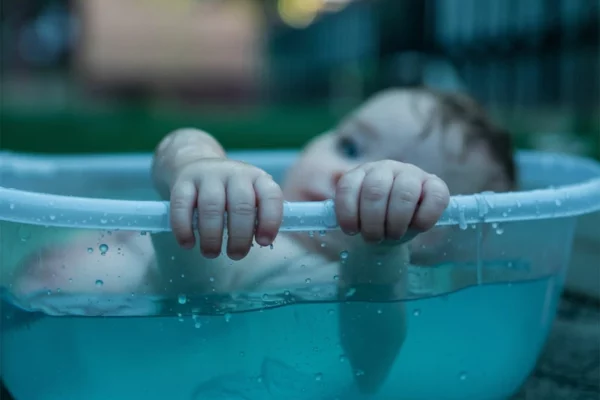 Mãe é presa em MS após tentativa de afogamento de Bebê