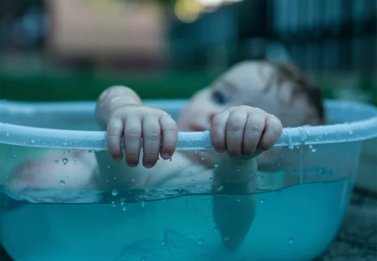Mãe é presa em MS após tentativa de afogamento de Bebê