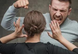 Mulher é vítima de agressão no centro de Paranaíba