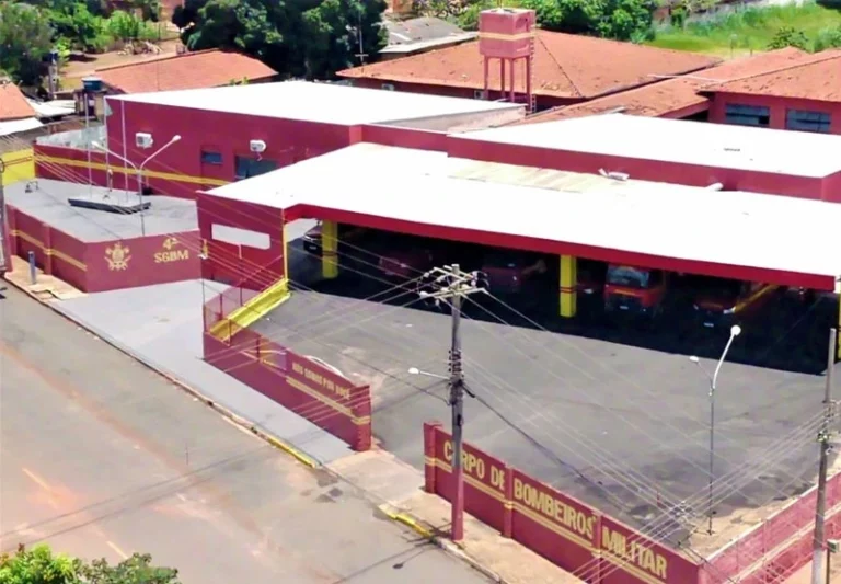 Bombeiros arrecadam brinquedos para crianças carentes