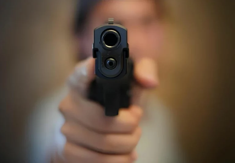 Casal acorda com tiro na janela de casa em Paranaíba