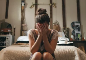 Ladrão invade casa e estupra moradora durante roubo