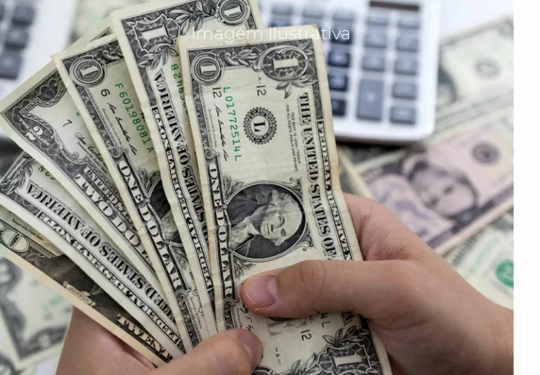 Dólar sobe para R$ 5,77 com atraso em pacote de corte de gastos