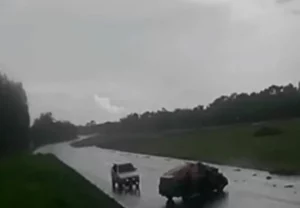 Motorista escapa ileso após colisão frontal com bitrem na BR-158