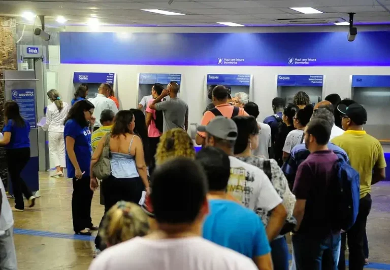 Bancos têm horários reduzidos de atendimento no final de ano