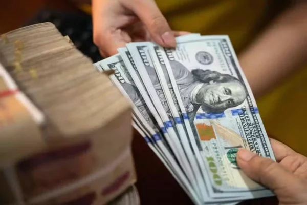 Dólar dispara e vai a R$ 6,17, mesmo com leilão do BC