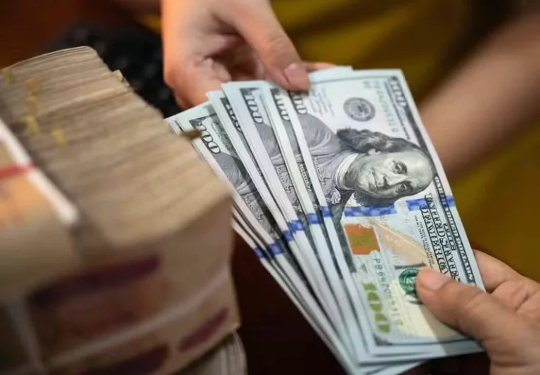 Dólar dispara e vai a R$ 6,17, mesmo com leilão do BC