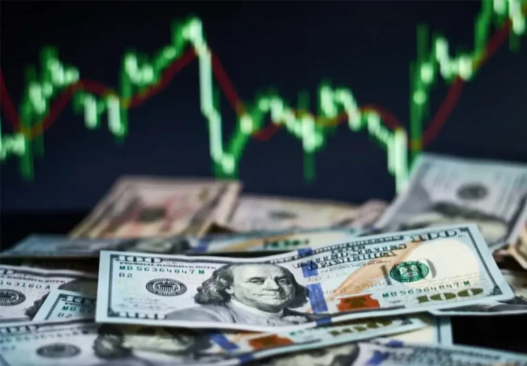 Dólar fecha em R$ 6,06 e atinge recorde desde Plano Real
