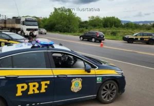 Embriagado e sem CNH motorista bate de frente com caminhão na BR-158 em Paranaíba