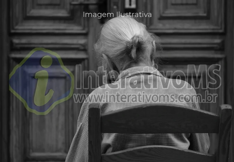 Idosa de 83 anos é resgatada trancada em casa sem comida, após denúncias de vizinhos, a polícia verificou que ela vivia em condições insalubres