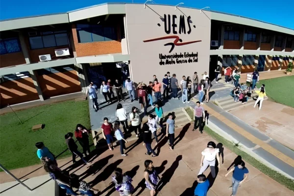 UEMS abre concurso com salários de até R$ 10 mil