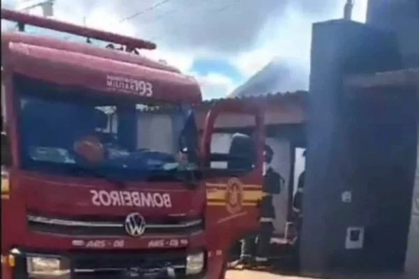 Briga entre casal termina com incêndio criminoso e crianças feridas