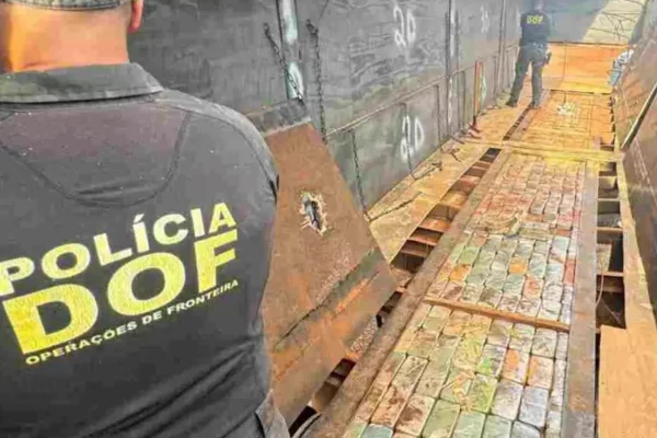 Caminhoneiro é flagrado com cocaína avaliada em mais de R$ 15 milhões