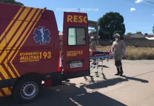 Motociclista sofre fratura exposta em acidente com carro