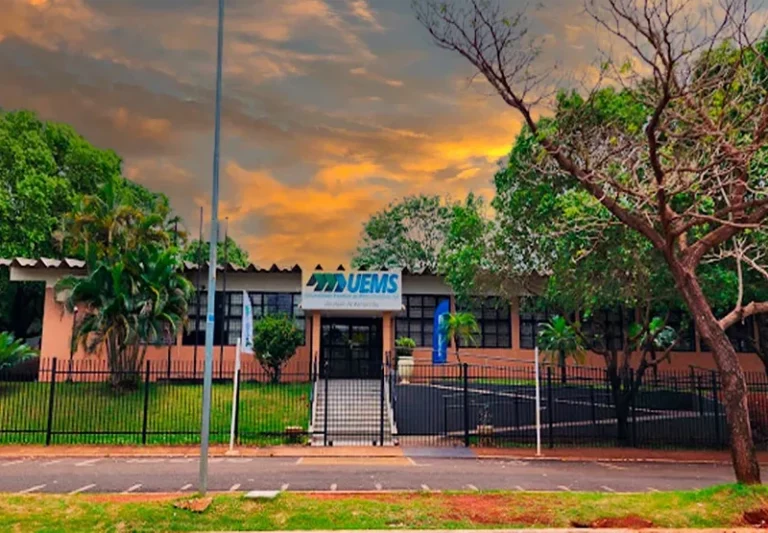 UEMS abre seleção para professores com salários de até R$ 10,2 mil