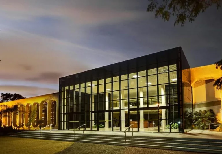 Conselheiro do TCE afastado por corrupção diz passar dificuldade com salário de R$ 45 mil