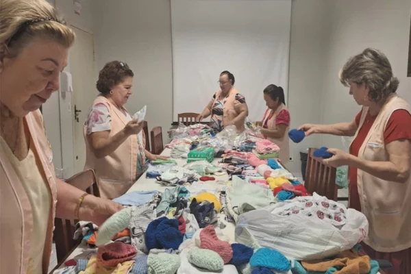 Grupo GAVAS entrega mais de 250 kits para bebês recém-nascidos na Santa Casa de Paranaíba