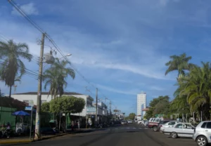 Previsão do tempo varia entre sol e chuva nesta semana