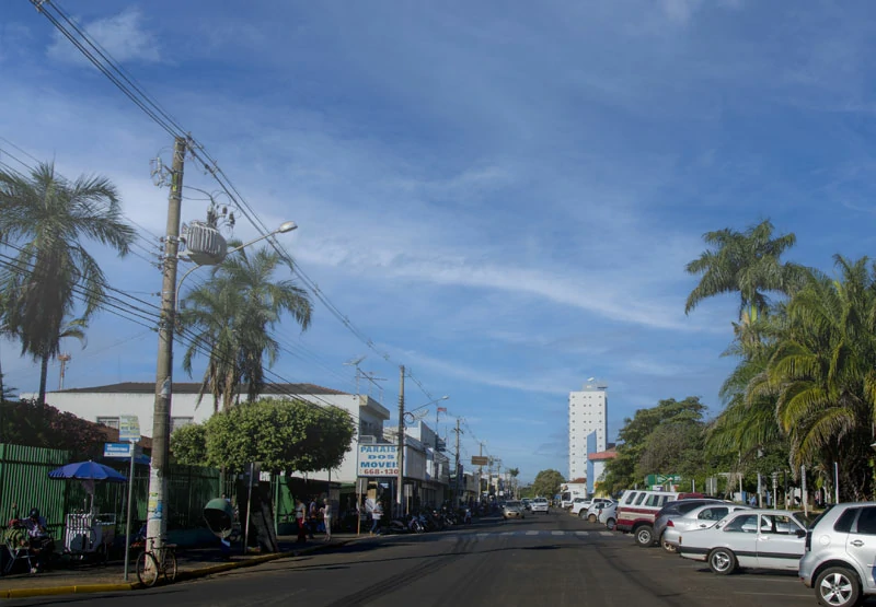 Previsão do tempo varia entre sol e chuva nesta semana