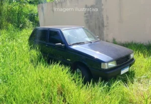 Motorista tenta atropelar família e ameaça com tiros em Paranaíba