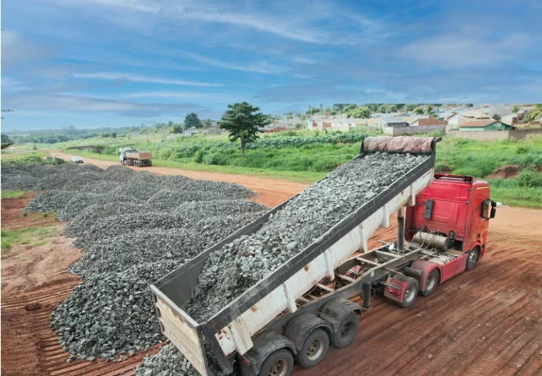 Córrego Fazendinha após quase 40 anos continuação da canalização vira realidade em Paranaíba