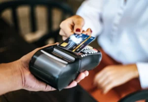 Aumento do IOF impacta viagens, crédito e previdência: entenda as mudanças