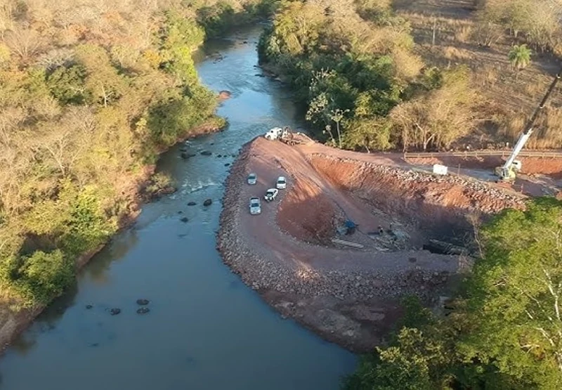 Bombeiros buscam por rapaz que desapareceu no rio Santana em Paranaíba