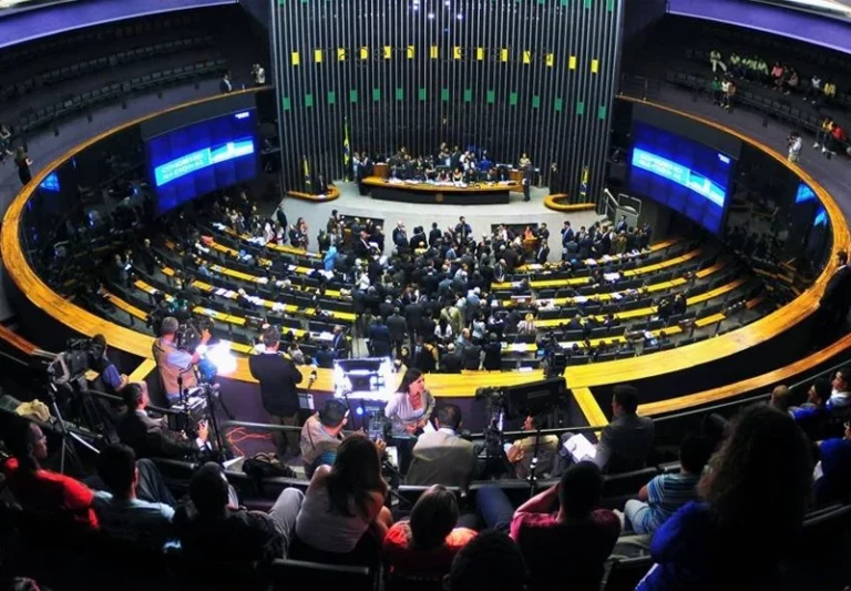Câmara aprova aumento do número de deputados para 531