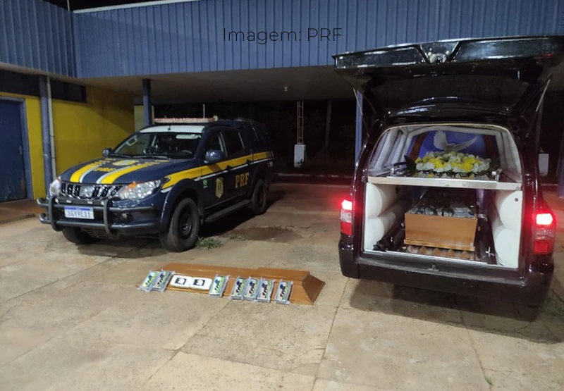 PRF apreende cocaína em caixão funerário