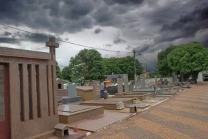 Polícia exuma corpo de bebê de 09 meses para investigar morte em Paranaíba