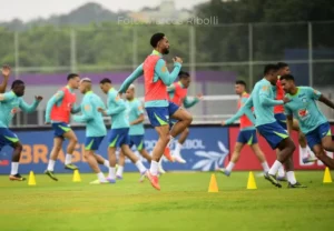 Ancelotti comanda treino e esboça primeira escalação da Seleção Brasileira