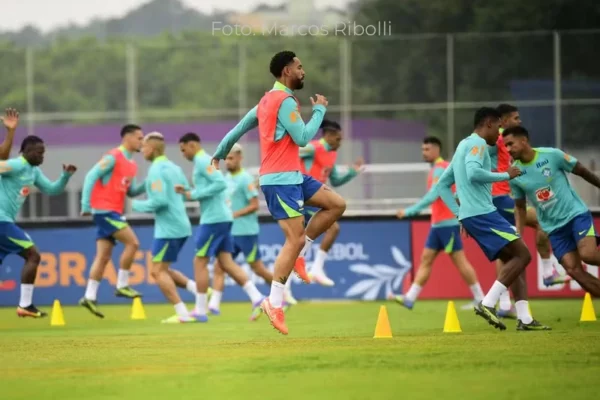 Ancelotti comanda treino e esboça primeira escalação da Seleção Brasileira
