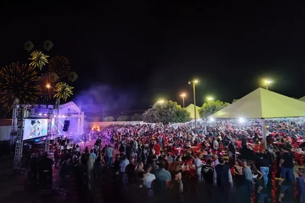 Bombeiros incendeiam Paranaíba com Arraial do Pinga fogo