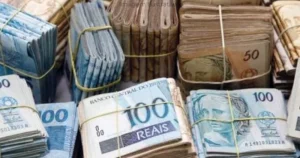 Dívida Pública sobe em maio e aproxima-se de R$ 7,7 trilhões