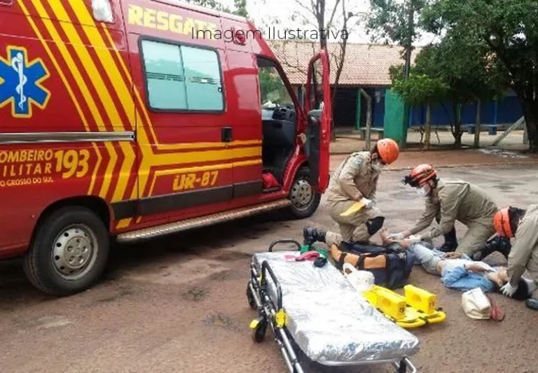 Idoso tenta entrar em motel com rapaz e acaba espancado