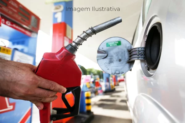 Petrobras reduz preços da gasolina e promete combustível mais barato