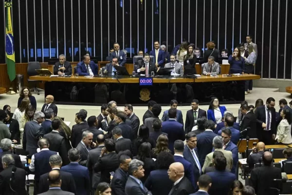 Proposta que aumenta número de deputados pode custar R$ 150 milhões ao ano