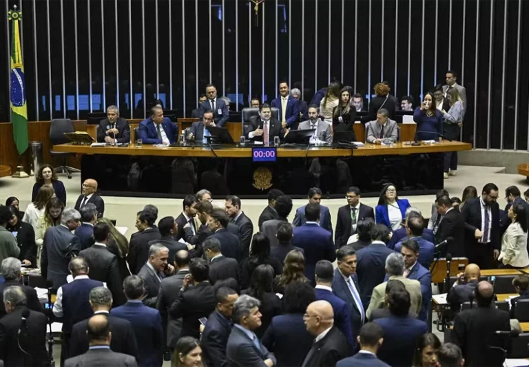 Proposta que aumenta número de deputados pode custar R$ 150 milhões ao ano
