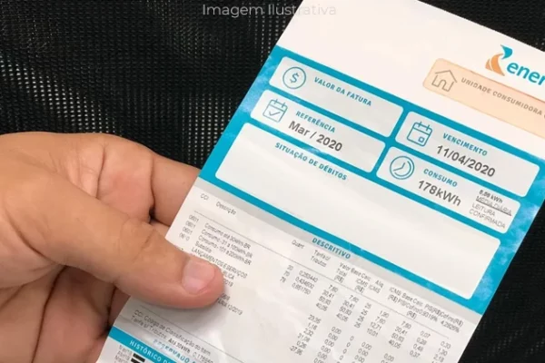 Prepare o Bolso: contas de luz mais caras chegam em julho com bandeira vermelha