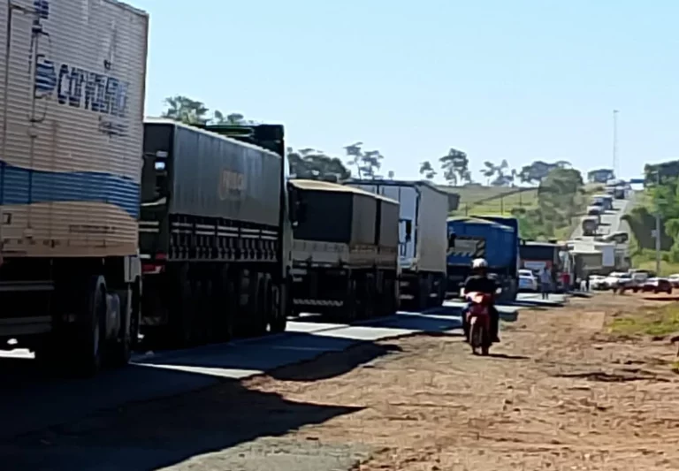 Professor morre em grave acidente na BR-158 em Paranaíba